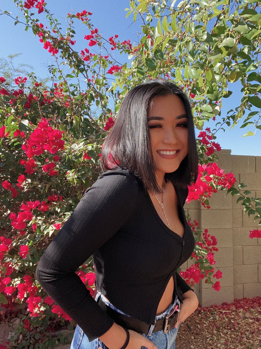 annanarin11's tweet photo. what if we kissed in front of the bougainvillea? https://t.co/MZ6iCulSrh
