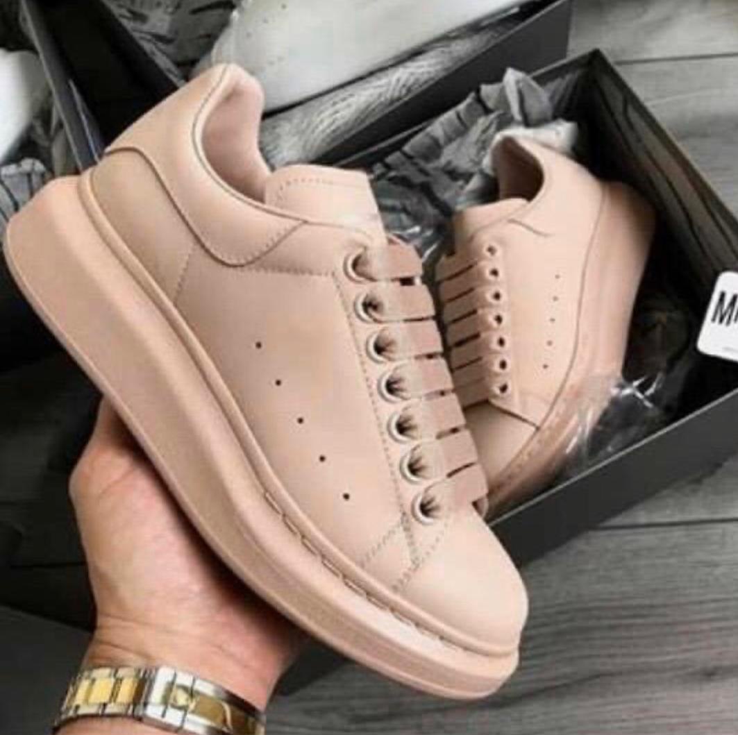 ivasclosetng's tweet photo. Less is more☺️ these sneakers are available in sizes 37-40 For #11'500 only. Send a DM to place your order or add https://t.co/878vuI2MPe. 
Delivery Time :48hrs

#OzoXJuventus #AbujaTwitterCommunity #GOtvBoxingLockdown #OneLifeByPheelz #ForzaJuve |congratulations ozo|congrats ozo https://t.co/no1o9bp0rM