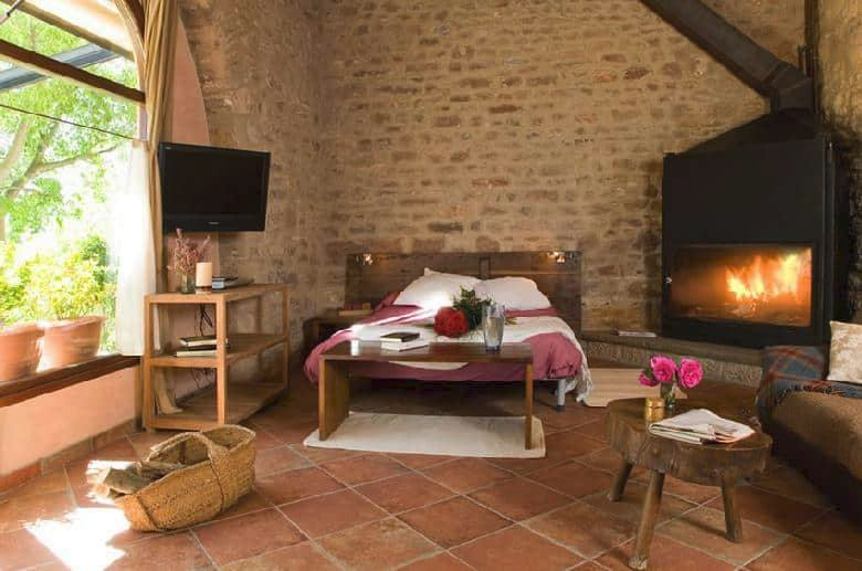 Yesur10's tweet photo. Tradicionales, de #diseño, modernistas, sin humo, de leña, de gas, de pelet, con pladur, con ladrillo, para hogares, para casas rurales. Una #chimenea alegra allí donde se ponga. Y si hace un día como los que estamos teniendo ¡mucho más! 🥶 #reformas #hogar https://t.co/NiVw8Mzha2