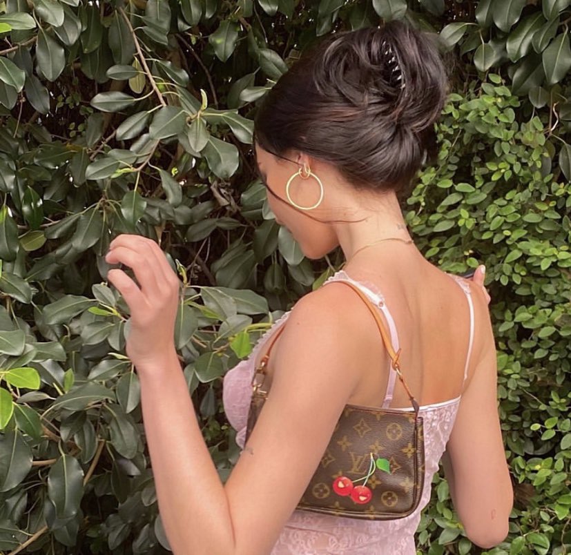 𝘸𝘪𝘭𝘥 𝘢𝘯𝘥 𝘧𝘭𝘶𝘰𝘳𝘦𝘴𝘤𝘦𝘯𝘵