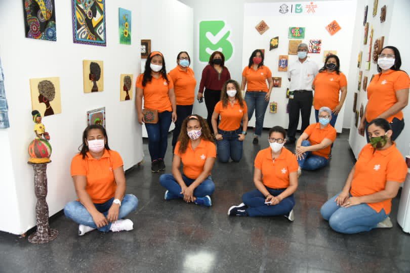 SenaAtlantico's tweet photo. Inició la feria artesanal en el nodo de industrias creativas, que estará hasta el martes 1 de diciembre.

Verán obras de 30 aprendices de la 1era promoción del curso Elaboración de Objetos Artesanales con Semillas y Maderables.

¡Te esperamos! 🤗🧡🤗 https://t.co/slGuanQC84