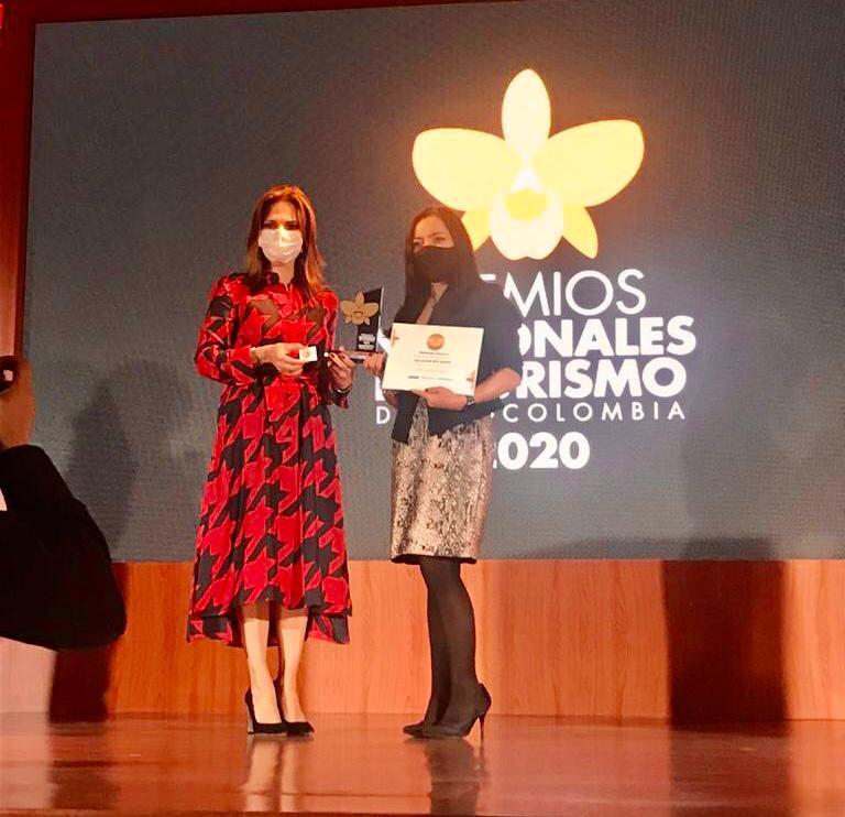 Bogota_Turismo's tweet photo. #Bogotá @IDTBogota ganó el Premio “Nos encontraremos pronto“: Destino con los brazos abiertos", de los #PremiosNacionalesDeTurismo organizados por @PROCOLOMBIACO, con la campaña #EnBogotáNosVemos. 💛❤️

@Bogota @DesEconomicoBog @KrolFajardo https://t.co/WmFoTWnMi3