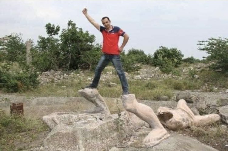 Guelya_nineties's tweet photo. Armenian vandalism has no limits. They are stealing cultural heritage, burning houses and cutting trees.The world is still silent. Armenian brutality against Azerbaijani people and cities has to stop. 
 #KarabakhisAzerbaijan
 #DontBelieveArmenia https://t.co/c55m1eBzOT