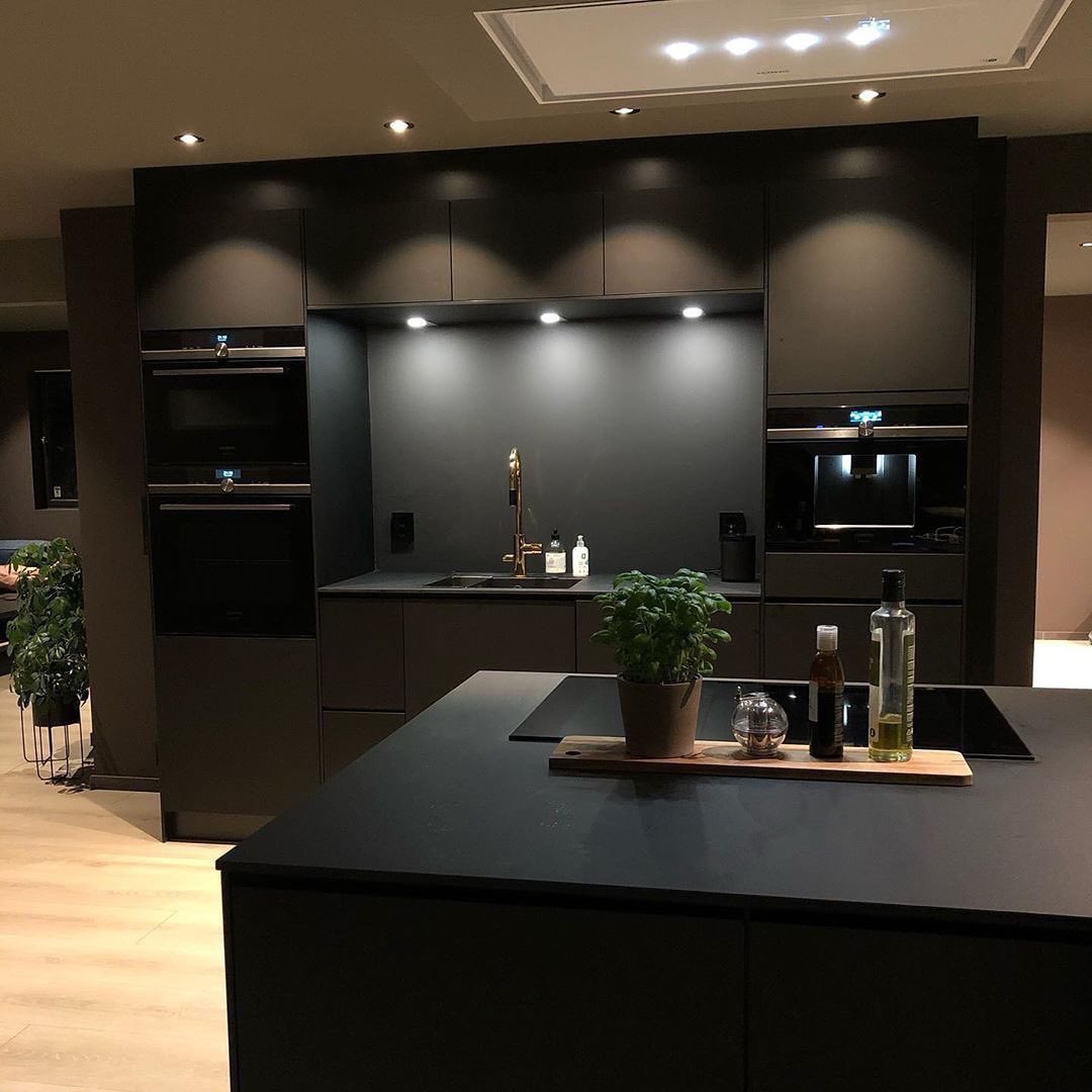 INTERIORPORN1's tweet photo. Had to repost, this kitchen is beautiful 😳 https://t.co/fTO3JWHPpX