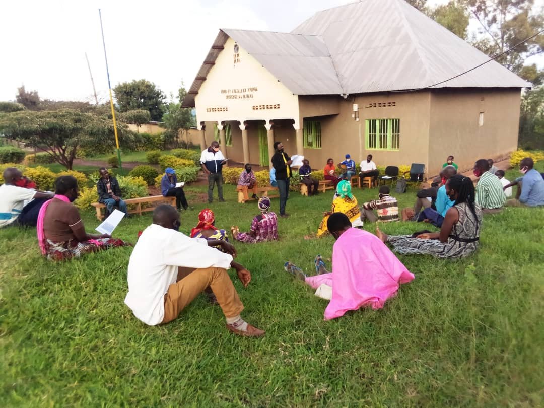 FprMurama's tweet photo. None kuwa 26/11/2020, mutugarika twose habereye amahugurwa ku Byiciro bishya by'ubudehe yitabiriwe n'abayobozi b'amasibo, abakuru b'imidugudu na ba Enumeraters. Akaba yayobowe n'abayobozi bose  b' utugari tw'umurenge wa Murama @NgomaDistrict https://t.co/958CrlhQIV