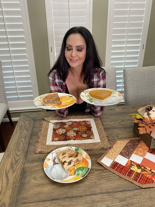 Happy Thanksgiving day... let&rsquo;s talk about pie  😋 https://t.co/oGISTwlljH https://t.co/3o2leELbqm<a href="/tag/gymtime"class="tags"><span>#gymtime</span></a><a href="/tag/fitnessmotivation"class="tags"><span>#fitnessmotivation</span></a><a href="/tag/gymmotivation"class="tags"><span>#gymmotivation</span></a><a href="/tag/b"class="tags"><span>#b</span></a>