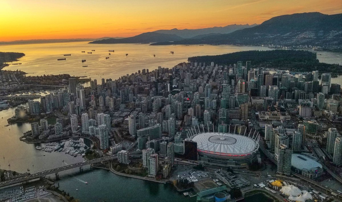 Another beautiful #sunset in #Vancouver 😍 #Vancity #YVR #helicopterlife <a href="/GlobalBC/">Global BC</a> <a href="/CKNW/">CKNW</a> <a href="/604Now/">604 Now | Vancouver</a> <a href="/MyVancouver/">Destination Vancouver</a> <a href="/1K_things/">Things to do in Van</a> <a href="/downtownvan/">Downtown Van</a> <a href="/igvancouver/">Instagram Vancouver</a>