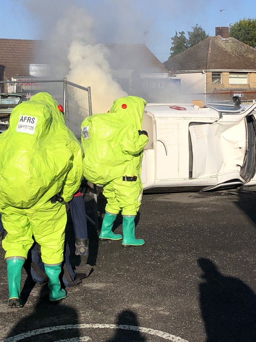 JonNewton999's tweet photo. Great work @jemarkerson for coordinating delivery of these very valuable inter-professional simulations! Many thanks to @AvonFireRescue for the fantastic support and encouragement shown to developing members of the country’s future NHS workforce: The @UWEPara students 💪🏻. https://t.co/3gjzvNUpT1