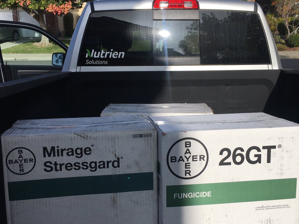 Greens looking a little wonky today. Our Nutrien Solutions rep makes an early morning delivery. Grateful for golf course superintendents working today and product solutions. 🦃🍗🥧🌻🍇🍁