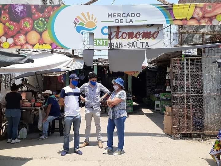 SutfraSalta's tweet photo. Nuestro Secretario General de la Provincia de Salta visitó el Mercado de Abasto ubicado en la ciudad de San Ramón de la Nueva Orán.

El establecimiento cuenta con casi 600 puestos de distintos rubros, con la alegría de saber que están siendo representados por @Puesterosra https://t.co/1Ohzx3Hqtv