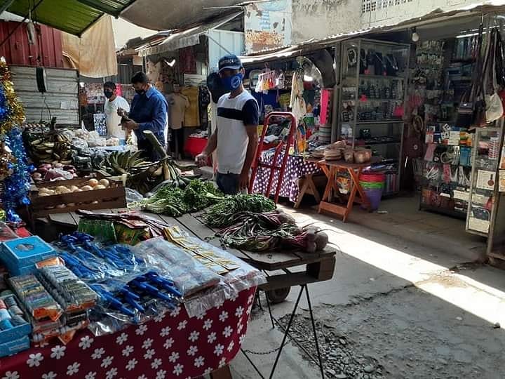 SutfraSalta's tweet photo. Nuestro Secretario General de la Provincia de Salta visitó el Mercado de Abasto ubicado en la ciudad de San Ramón de la Nueva Orán.

El establecimiento cuenta con casi 600 puestos de distintos rubros, con la alegría de saber que están siendo representados por @Puesterosra https://t.co/1Ohzx3Hqtv