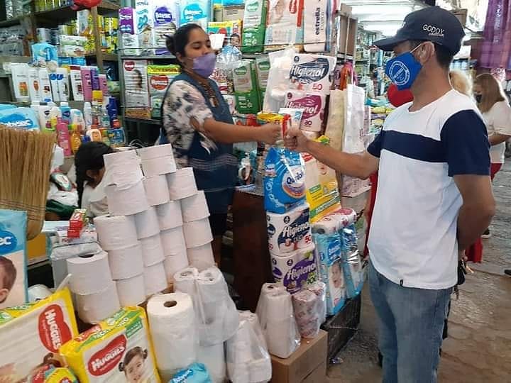 SutfraSalta's tweet photo. Nuestro Secretario General de la Provincia de Salta visitó el Mercado de Abasto ubicado en la ciudad de San Ramón de la Nueva Orán.

El establecimiento cuenta con casi 600 puestos de distintos rubros, con la alegría de saber que están siendo representados por @Puesterosra https://t.co/1Ohzx3Hqtv