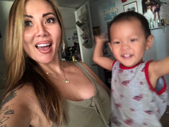 Happy thanksgiving 🦃🍁 glad we can watch #MacysParade with #VerizonLive 🦃🤎 my sons first time really seeing<a href="/tag/macysparade"class="tags">#MacysParade</a><a href="/tag/hawaii"class="tags"><span>#hawaii</span></a><a href="/tag/verizonlive"class="tags"><span>#verizonlive</span></a>