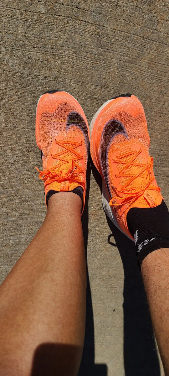 desireeosano's tweet photo. Happy thanksgiving, starting the day thankful for a good 6 mile run with a PR of less than an hour. #couplesrun #Thanksgiving2020 #GratefulHeart https://t.co/SdNrbJzscS