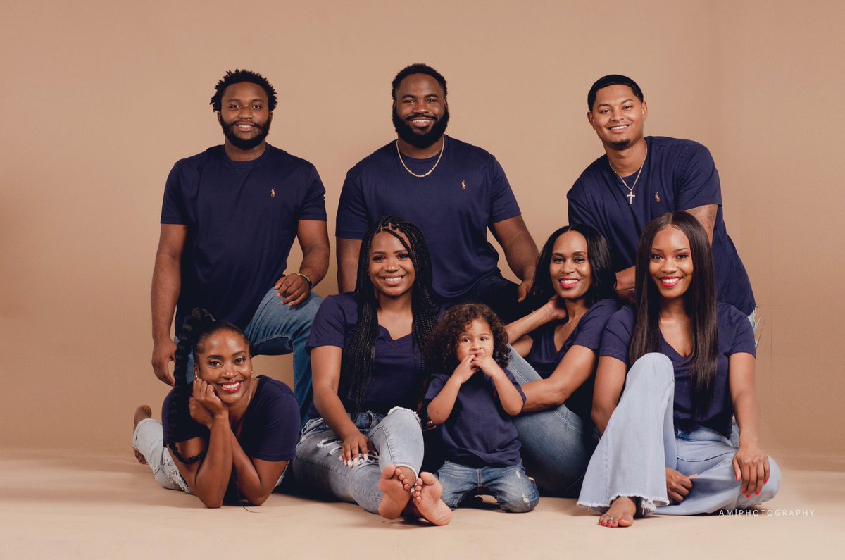 bdb15_'s tweet image. only the family 🖤