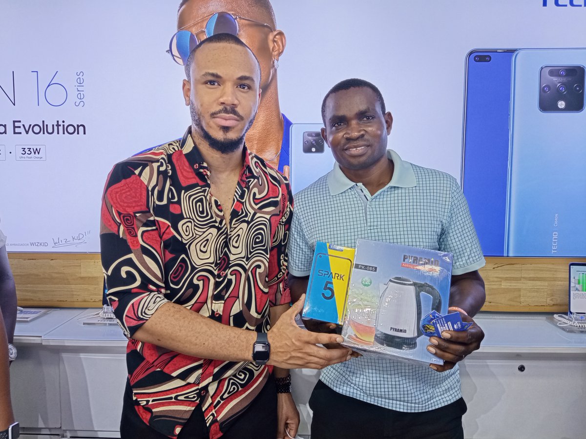 channelstv's tweet photo. @ozo_chukwu takes over Computer Village in the #TECNOBlackFriday super sales.
Up to 50% discount & 100% cashback for winners. Prizes like television, air conditioners & other gifts were won. The deal is still on; visit @tecnomobileng stores now! #TECNOxOzoHangout #Sponsoredpost https://t.co/pZNn5vzahe
