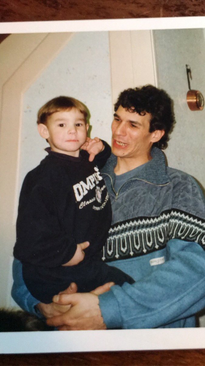 xeruscsgo's tweet image. Tu nous à quitté ce 22 Novembre 2020, tu as finalement rejoins les anges, que Dieu t’ouvre les portes du Paradis. Désormais tu seras mon étoile qui veillera sur nous de là-haut. Repose en paix mon papa, je t’aime. ❤️🤲🏼