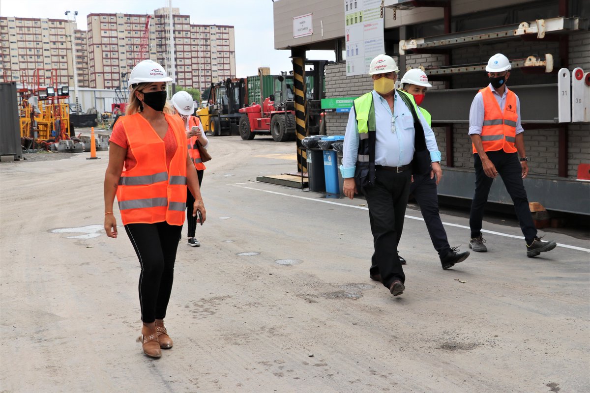 PuertoDockSud's tweet photo. Nuestra presidenta @CarlaMonrabalok y equipo visitaron #Loginter, como parte de las reuniones para conocer mejor a las empresas del puerto 🚢⚓️.
Estamos #TransformandoElPuerto
Más juntos y conectados que nunca 🤝🔗
#PuertoDockSud
#ProvinciaProductiva
#PuertosBonaerenses https://t.co/MB1GxUxund