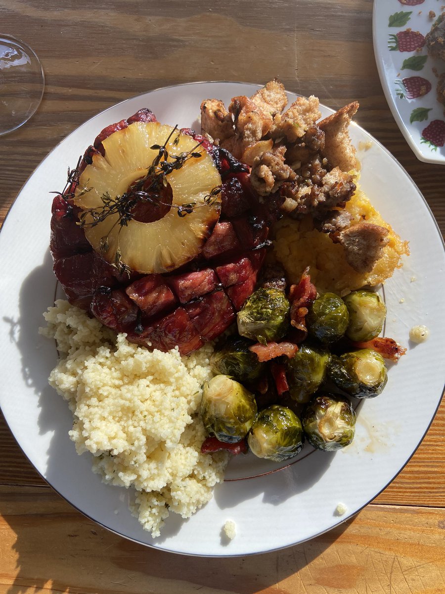 abishmail717's tweet photo. so I had Thanksgiving by myself this year and decided I was going to cook myself a good meal and these were my results. I’m very full and very proud https://t.co/V5mlgRF8Ry