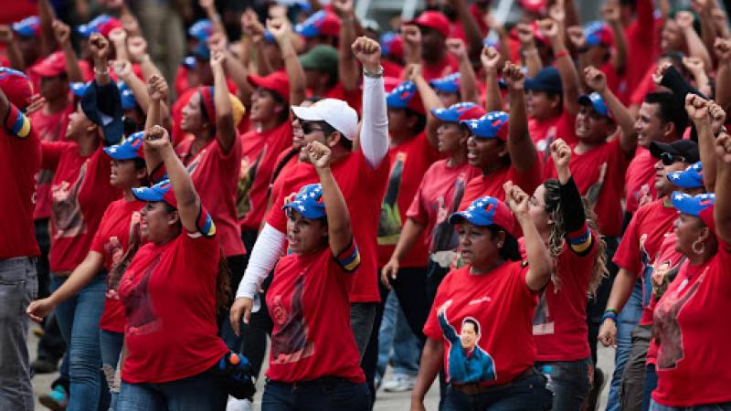 ConElMazoDando's tweet photo. Mujeres, rebelión y revolución https://t.co/8CawduN25x  #6DBolivarYChavezPaLaAsamblea https://t.co/UWZODkSACx