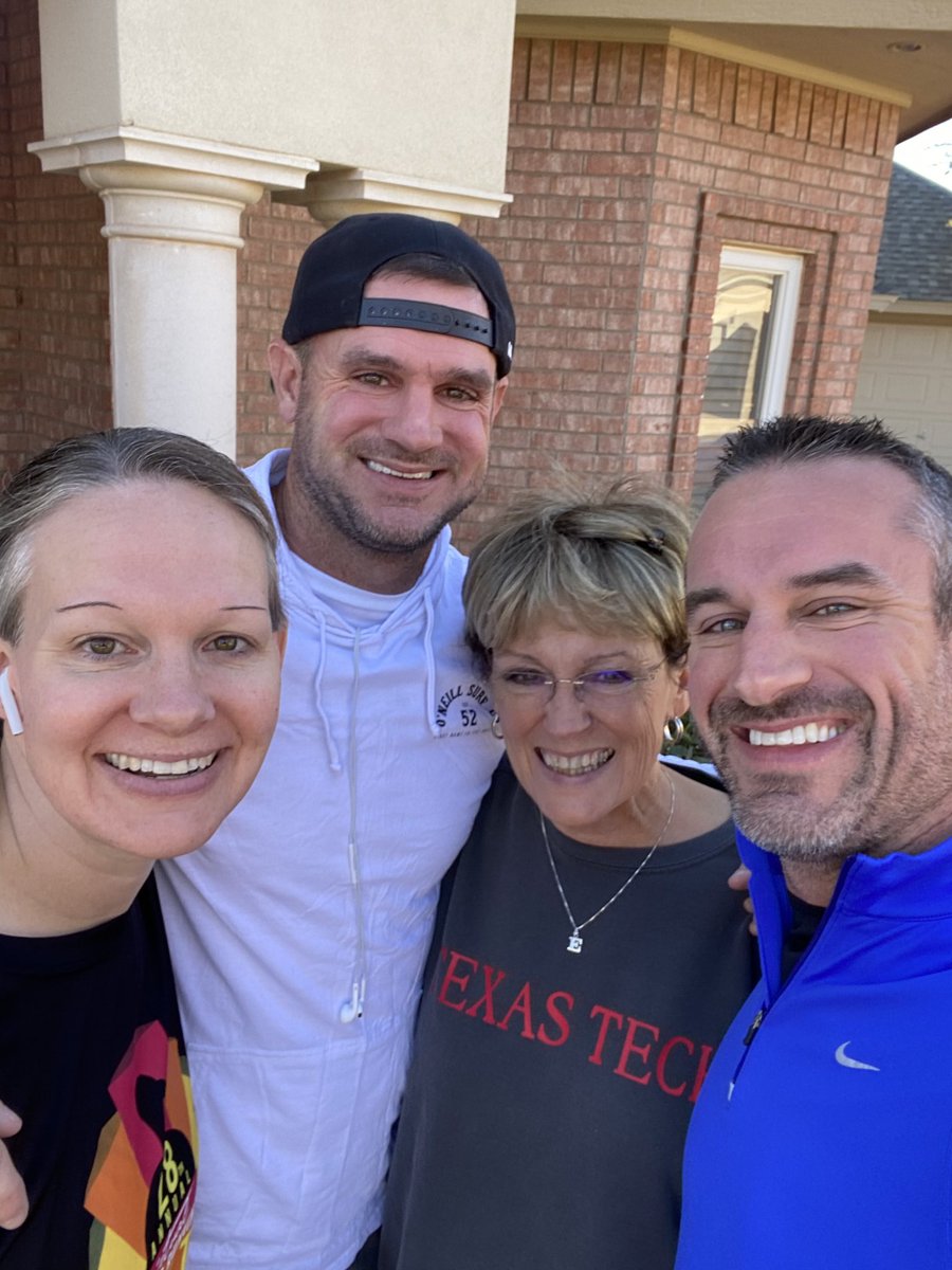 J_shuttles32's tweet photo. 4 of my family members participated in the virtual Turkey Trot this morning. I’m proud of us!! The before &amp; after pictures @DianeShuttlesw2 @shaneshutt https://t.co/3fsxHi6QH8