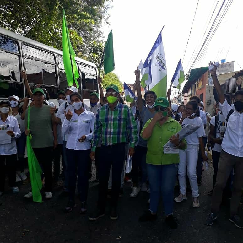 merida_copei's tweet photo. Henri Contreras y Williams Ceballos con su gente...

*EJIDO VOTA VERDE!!*💚 https://t.co/zQGQR9gPoC
