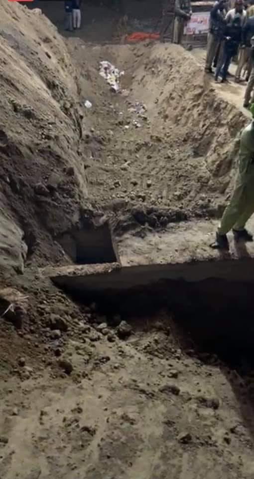 GurpreetSSahota's tweet photo. Farmers reached near Delhi and then Indian government dug this huge ditch on GT road, damaged govt property. What if farmers reached at parliament? #FarmerProtest #IStandWithFarmers #FarmersDilliChalo https://t.co/uEKKmJzF2H