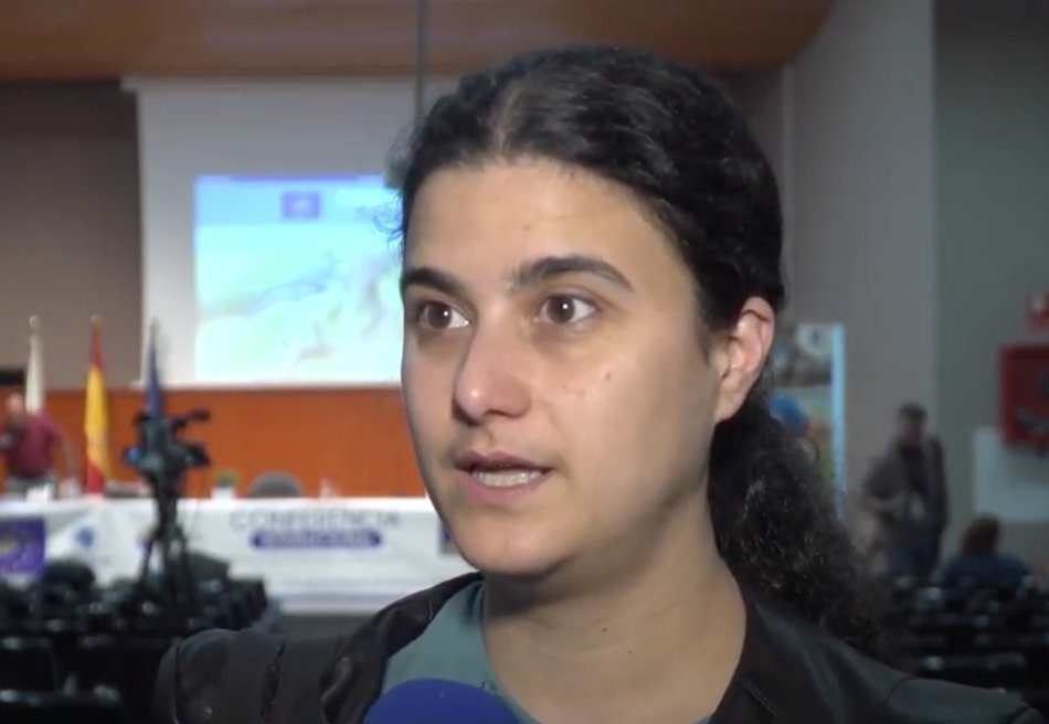 SEO_BirdLife's tweet photo. 🔴“Hay que continuar monitorizando a las aves marinas, pues son una de las principales indicadoras de la contaminación lumínica y del bienestar del medio ambiente para estos tres archipiélagos”. Azucena de la Cruz (@spea_birdlife Azores) #Luminaves
https://t.co/1lXd8OvZEj https://t.co/3yNxOpl6vD