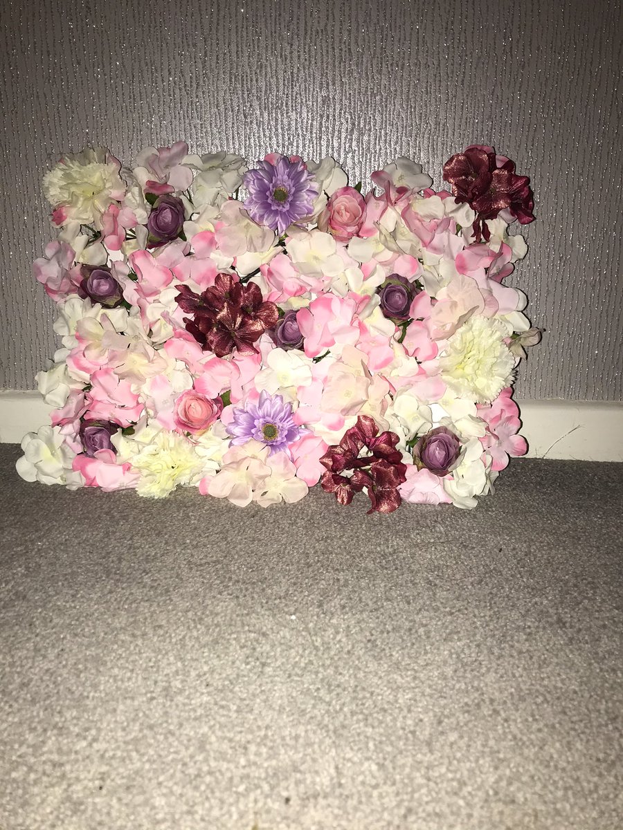 _flowerfactory_'s tweet photo. Colourful mini panel for a #nailtech - this will make all of her pictures stand out 🌸 #flowerpanel #flowerwall #decor #SmallBusiness https://t.co/68eMIB8HQt