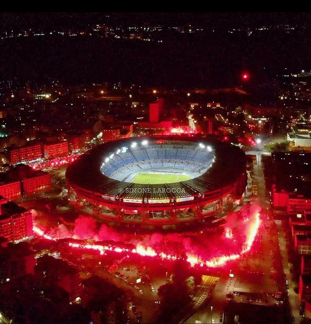 ‘San Paolo’ stadium, Napoli.
Soon ‘Diego Armando Maradona’ stadium.

Tonight - before the Europa League match against Rijeka - for #D10S.

What a pic [by Simone Larocca].

🏟💙🇮🇹🇦🇷
