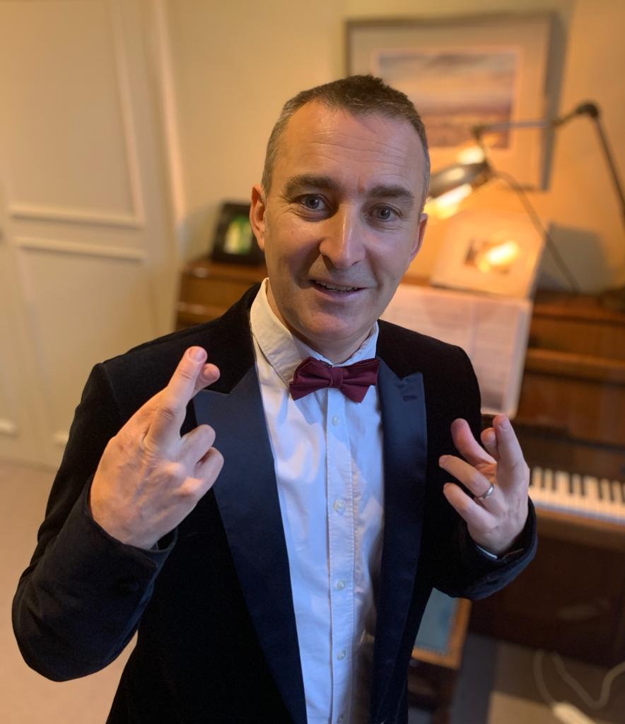 ForwardCarers's tweet photo. Simon Fenton, CEO of @ForwardCarers has got his fingers crossed for all the Carer Friendly Brum Award nominees, or is it fingers crossed that our first virtual awards ceremony goes well? Going live on Facebook page in 20 minutes!
#CFBAwards #BrumCares #Carersrightsday https://t.co/4pQNK2ClK6