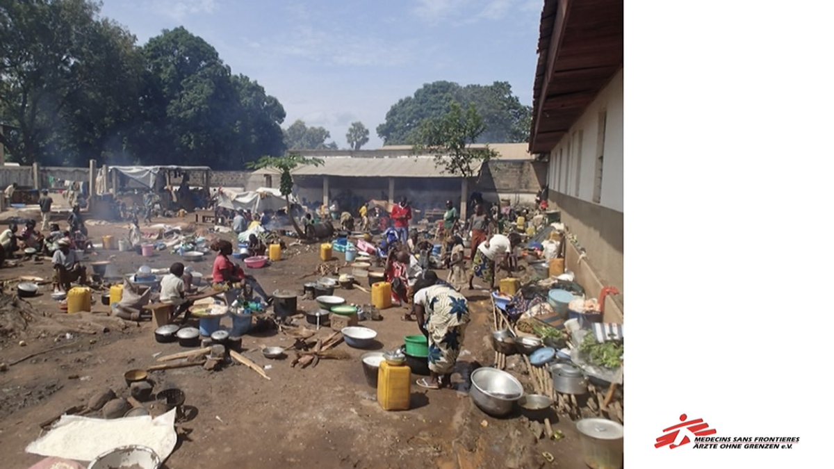 LuiseRoither's tweet photo. Wieder ein großartiger Vortrag von @msf_de ♥️ auf dem Screenshot ein friedliches, schönes Bild: Angehörige von PatientInnen, die vor dem Krankenhaus für ihre Leute kochen #Spendenaufruf #donate 🙂 https://t.co/BaOHPdJmOh https://t.co/nCrml3558S