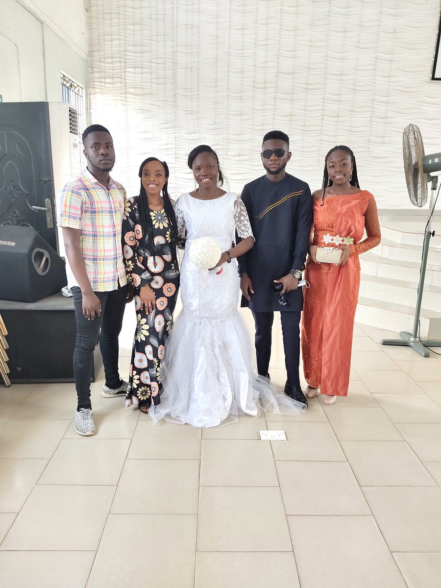 damilarebdg's tweet photo. Congratulations to one of the most hardworking employees at @teamtechsavvy .

@AgbosuaE , happy married life.
Thank you for your selfless service.

We love you ❤️ https://t.co/WIeqZsRswF