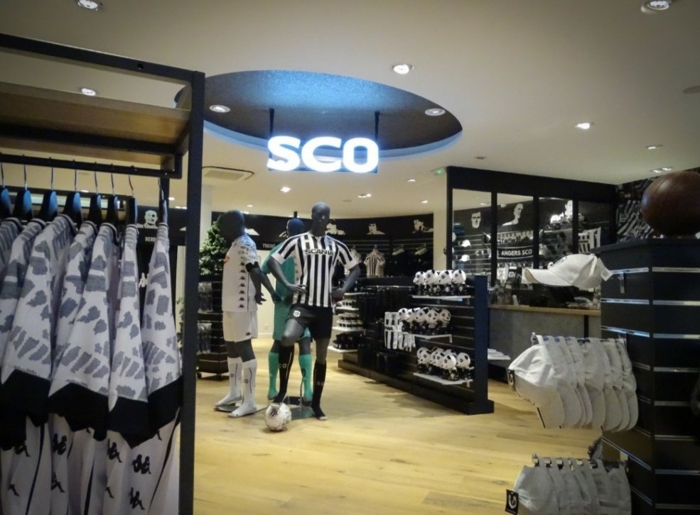 AGS_Ju's tweet photo. 𝘕𝘌𝘞 𝘚𝘛𝘖𝘙𝘌 @AngersSCO 🛍️⚫⚪ https://t.co/HGy7qzIXB5