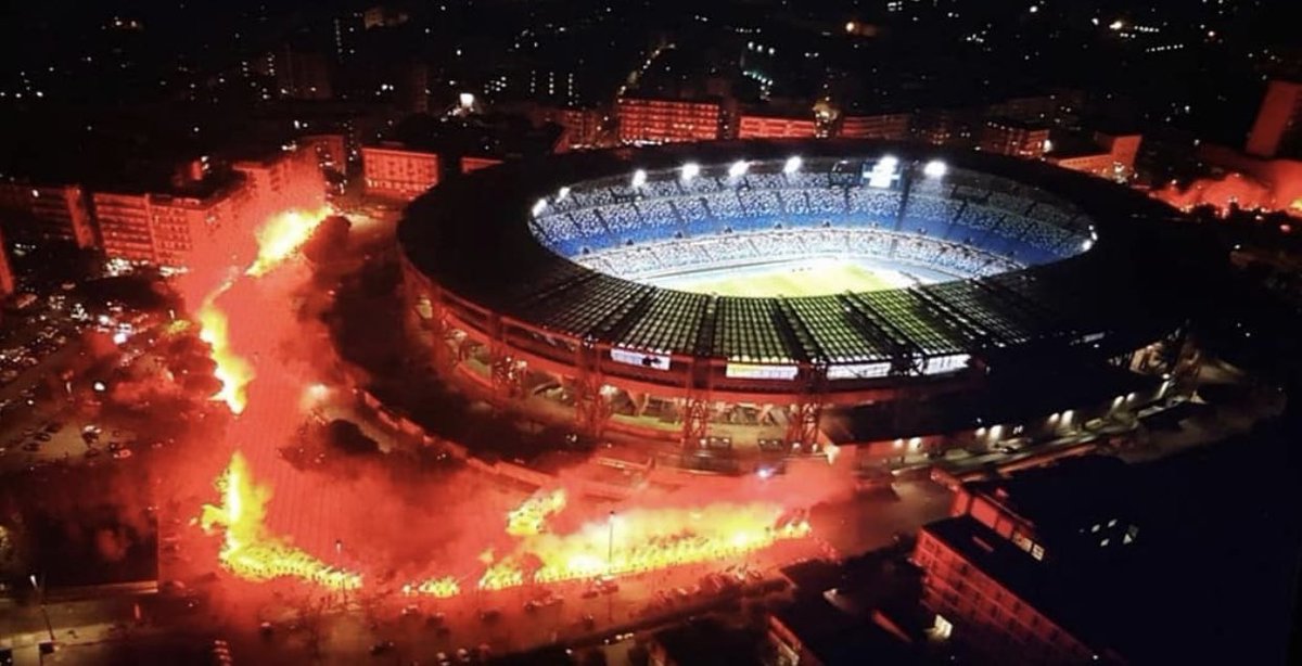 FBAwayDays's tweet image. Napoli’s stadium before their game tonight. Incredible. #RIPDiego