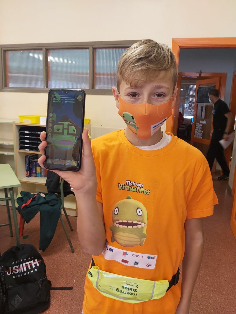 cpmdecervantes's tweet photo. Lanzamiento del proyecto #Tychron en colaboración con @fundacionctic. El alumnado recibió entusiasmado el material promocional. @AshokaSpain @trilemaedu @Educastur @cprgijon https://t.co/YF7T8hShQ6