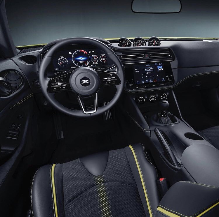GrupoDitram's tweet photo. El @Nissan_ESP #ProtoZ se ha diseñado únicamente con transmisión manual 🕹 con intención de que disfrutes de la conducción al 💯 Además  su interior está pensada y cuidado hasta el más mínimo detalle 🧐 solo para ti 😉 https://t.co/c0baTX51J2