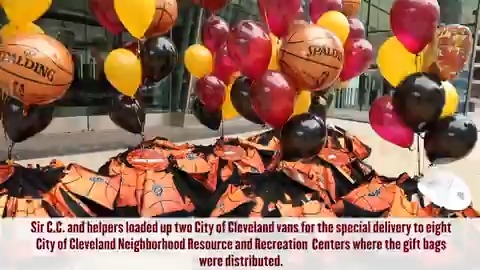 Happy Thanksgiving! Earlier this week we tipped off our Season of Giving by safely providing 200 bags and @GiantEagle gift cards to local families in need: https://t.co/948fQMYxsd https://t.co/ZXkw1bMpbt