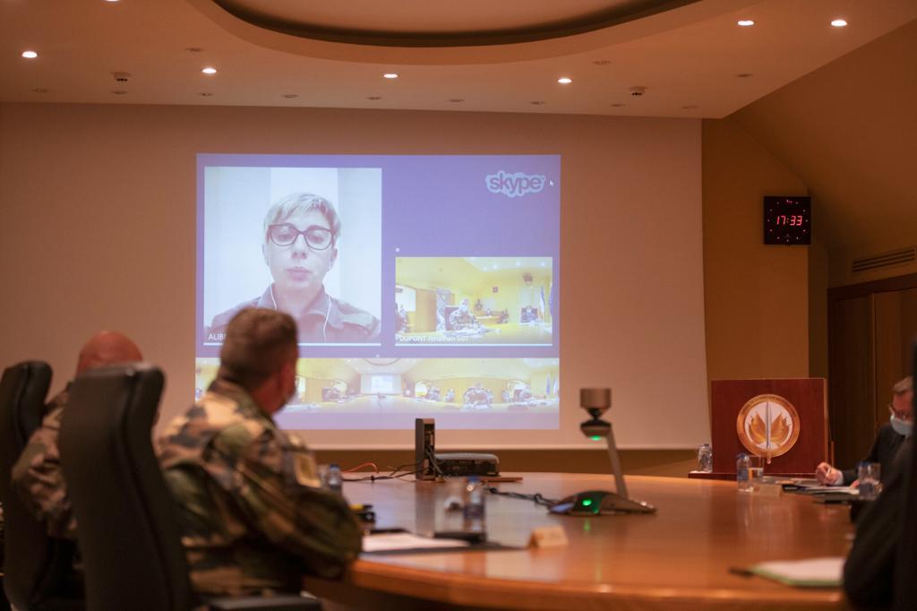 CEMAT_FR's tweet photo. Avec la MINARM @florence_parly pour clôturer la 63e session du Conseil de la Fonction Militaire Terre en #visio. Le dynamisme du CFMT démontre la vitalité de la concertation au sein de l’@armeedeterre. https://t.co/dVfDuqsxHJ