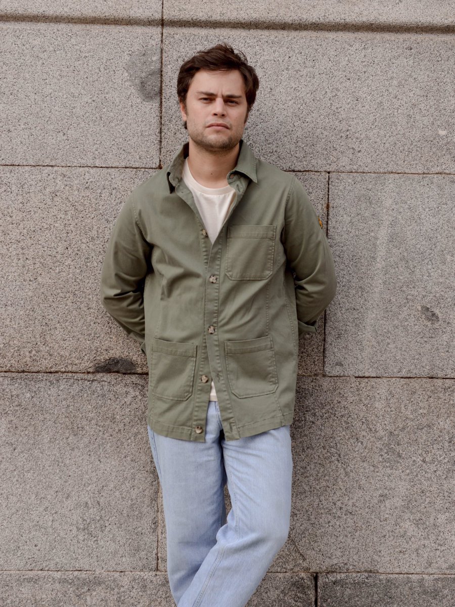 hook_eshop's tweet photo. - SMILEY - H🙂🙂K
✖️Nuestra chaqueta worker verde es una prenda funcional, perfecta si te la quieres poner con una camiseta blanca o con un jersey de cuello vuelto.

🤝Fabricada en España, de manera artesanal, para nosotros eso es un plus

#hechoenespaña #madeinspain #slowfashion https://t.co/meInChV0tp