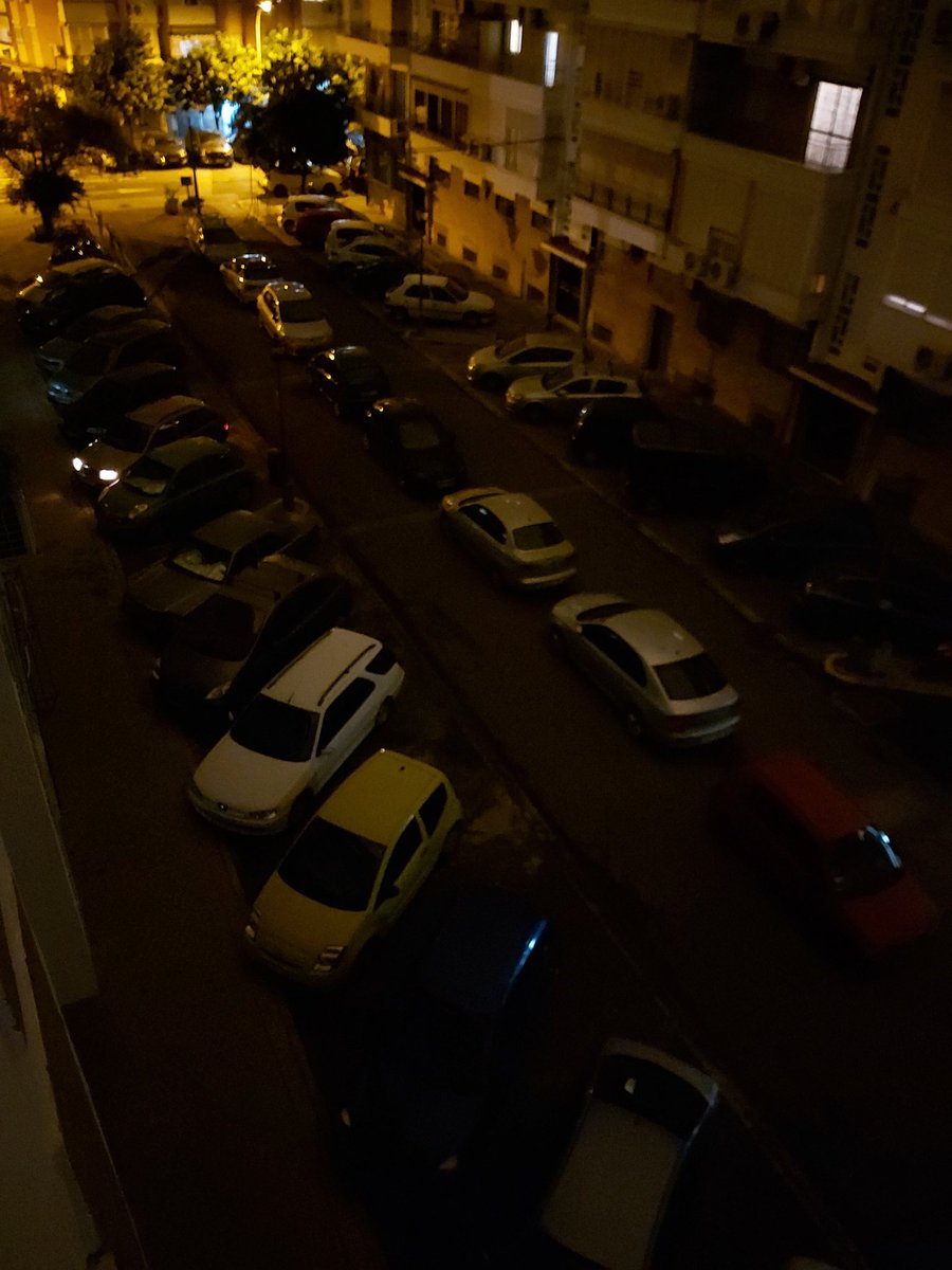 kisko1982's tweet photo. Segundo día sin luz en la Calle Grupo Santa Justa, ¿hasta cuando? @Ayto_Sevilla @JuanEspadasSVQ https://t.co/l0Zx4Q39Jh