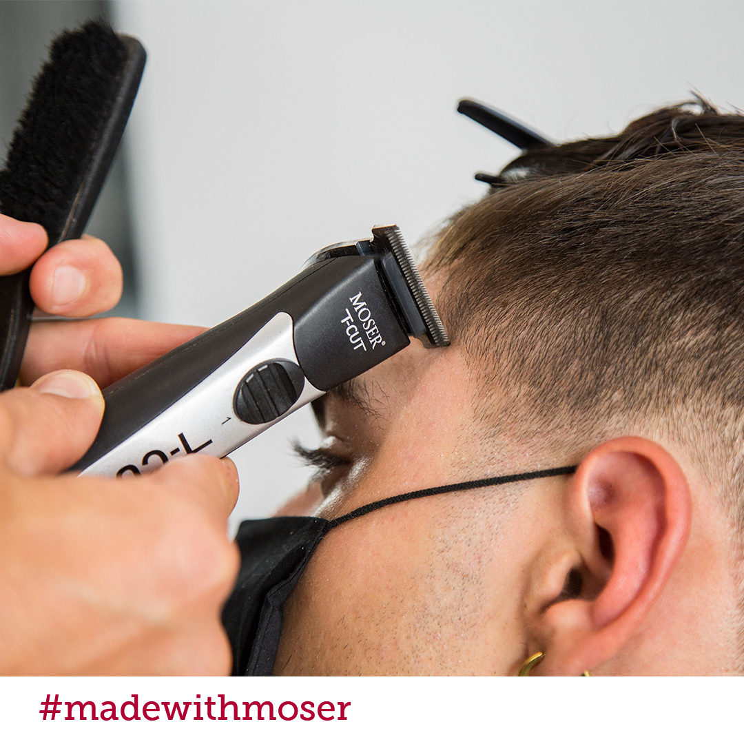 WAHLspain's tweet photo. #TCut de #MOSER con cuchilla extra ancha de 40mm y un alto de corte de 0,4 mm es perfecta para contornos y todo tipo de trabajo de precisión.
#moser #moserpro #moserclippers #hairstylist #hairstylists #barbers #barber #barberlifestyle #barbershop #menshairstyles #menshaircut https://t.co/YCp3QRerBi