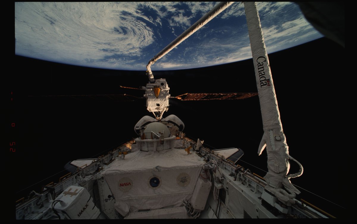 SpaceAboveUs's tweet photo. On STS-46 we've got a reusable European satellite, a 5 foot wide space ball, and 20 kilometers of tether to spool out. Let's try not to make too big of a mess! #STS46 1/6 https://t.co/YKdFelZi2z