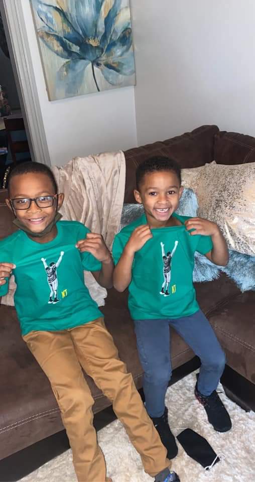 58jet's tweet photo. Coach's cousins #uncleKevin #KT #ApexPeaksUp https://t.co/GDEsAjmHI1