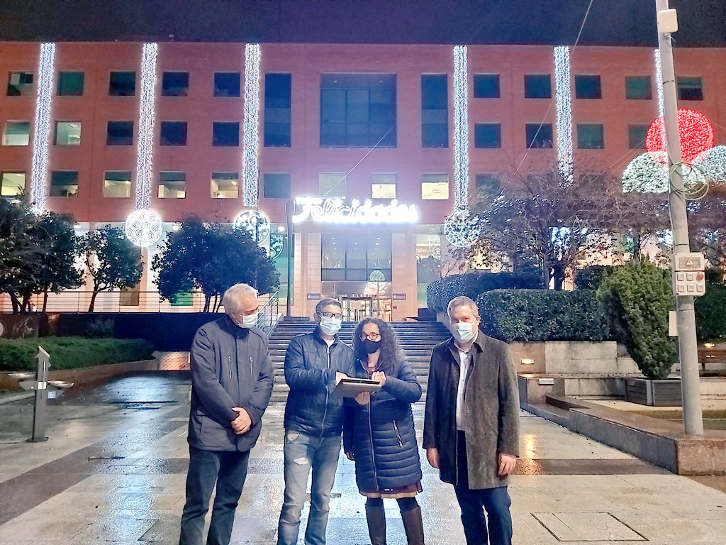 Como novedad, el millón de bombillas led, programadas por control remoto, se han redistribuido para llegar a más calles de #Alcobendas. #CompraEnTuBarrio 🛍
#ReActiva tu ciudad ❤ https://t.co/0ahsdYPeh2
