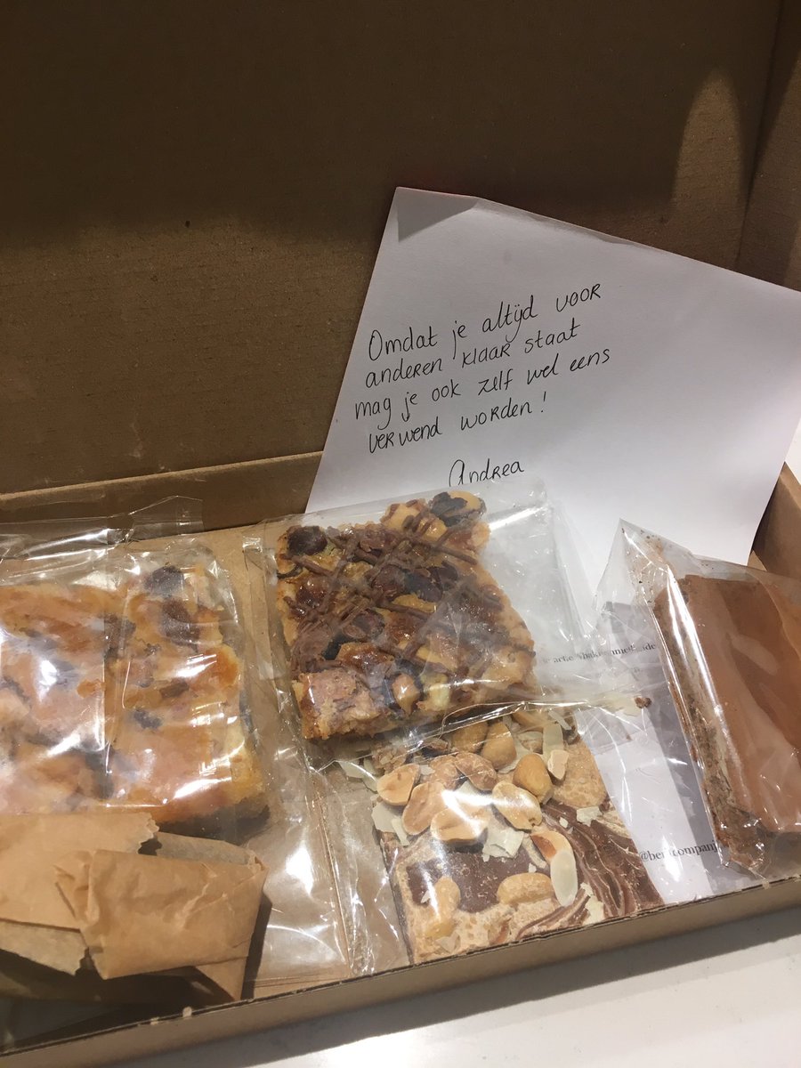 MoniqueSmit01's tweet photo. En dan kom thuis en ligt er een pakketje van een lieve vriendin😘 @kabouterdree @beritcompanjen #bakkenmetliefde https://t.co/hgpds73iO7