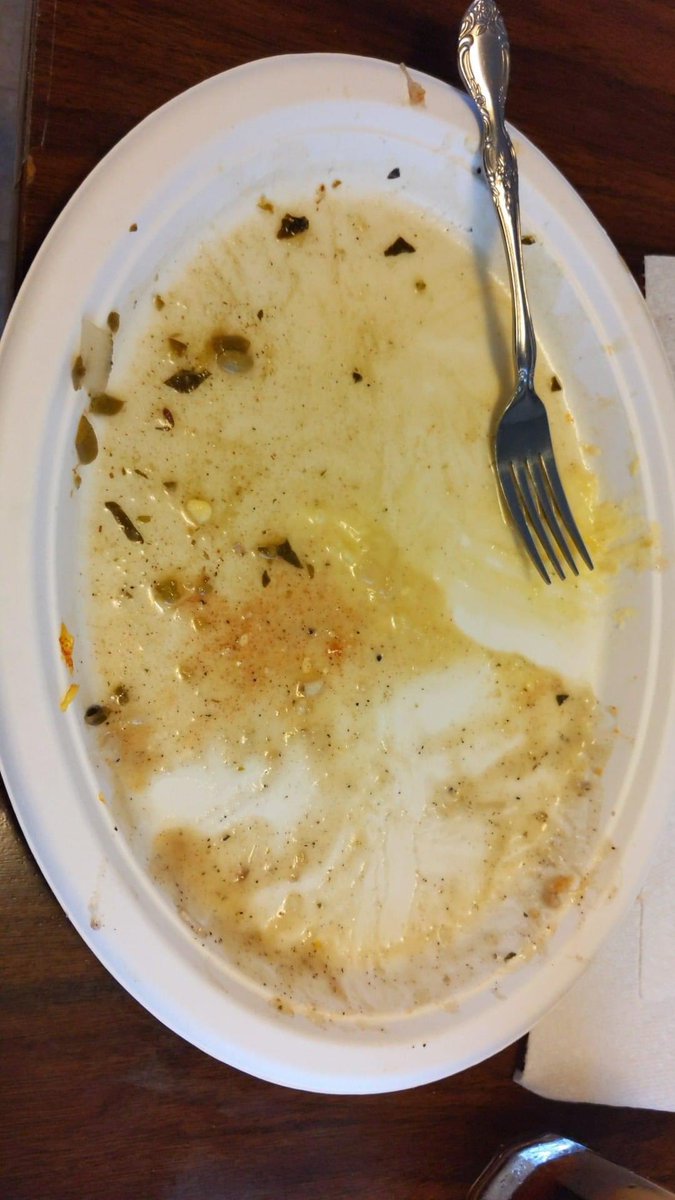 whatdatis1's tweet image. chicken and dumplings, collard greens, green beans, potato salad, deviled eggs, cranberry sauce (FROM THE CANNN) &amp;amp; biscuits 🤤👌❤️#thanksgiving