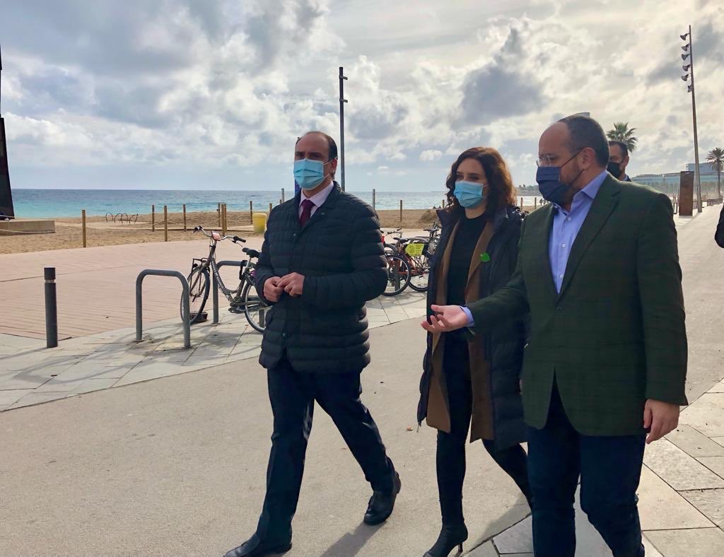 Daniel Serrano (@daniserranopp) on Twitter photo Hemos empezado el día con <a href="/IdiazAyuso/">Isabel Díaz Ayuso</a> y <a href="/alejandroTGN/">Alejandro Fernández</a> con los jóvenes de <a href="/ShaAcabat/">S'HA ACABAT!</a>, después apoyando a restauradores y hoteleros, más tarde con entidades que defienden el bilingüismo y lo hemos terminado con padres y madres en defensa de la libertad educativa. Y mañana, más 💪 Hemos empezado el día con <a href="/IdiazAyuso/">Isabel Díaz Ayuso</a> y <a href="/alejandroTGN/">Alejandro Fernández</a> con los jóvenes de <a href="/ShaAcabat/">S'HA ACABAT!</a>, después apoyando a restauradores y hoteleros, más tarde con entidades que defienden el bilingüismo y lo hemos terminado con padres y madres en defensa de la libertad educativa. Y mañana, más 💪