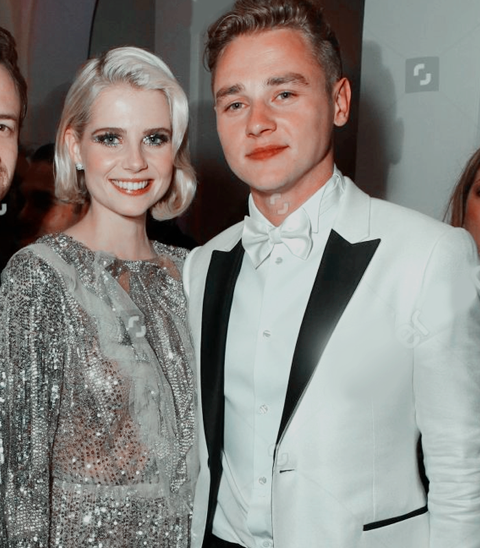 mansionprom's tweet photo. ⠀⠀⠀⠀⠀⠀⠀⠀⠀⠀⠀⠀⠀⠀
                 ❛ 𝗄𝗇𝗈𝗐𝗇 𝖺𝗌 𝐁𝐄𝐍𝐋𝐀𝐑𝐈𝐀. ❜
               ▬▬▬▬▬▬▬▬▬▬▬
                 cause' we don't choose
                        who we fall for.

           @nothatdumb  ⨾ @ORIGINXLME.
⠀ https://t.co/csdJiSl9wt