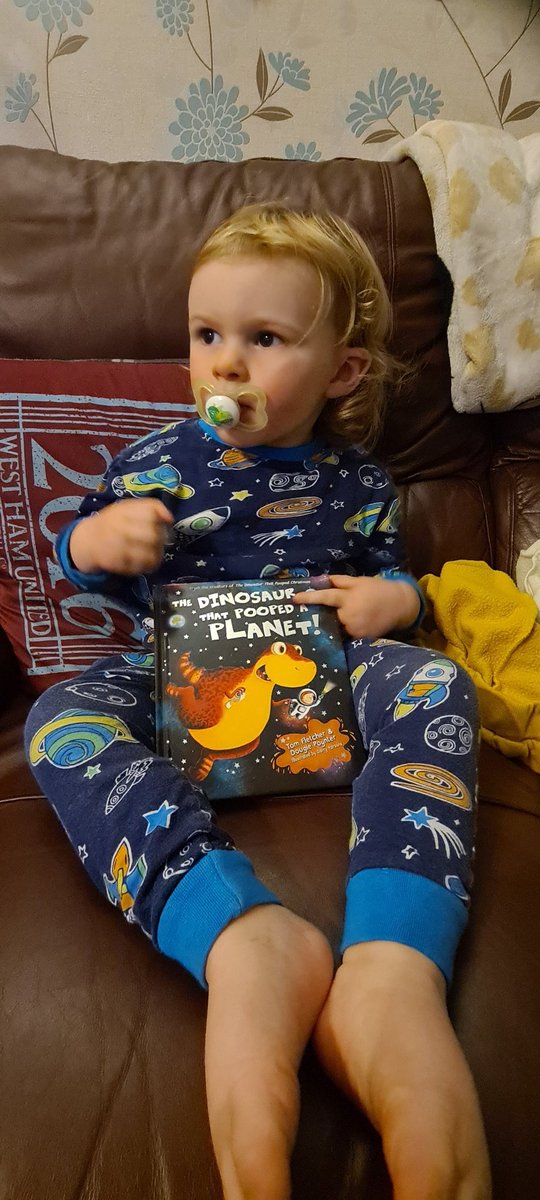 Princes5L's tweet photo. Bedtime story for Elias the nurse said to talk about poo so he knows its not scary so what better books plus he loves dinosaurs too! @TomFletcher @DougiePoynter #thedinosaurthatpoopedaplanet #storytime https://t.co/VhGJGGsZSJ